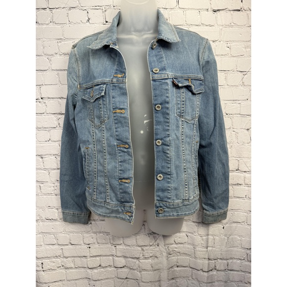 Denizen from Levi's Other - Levi's Light Blue Button Front Pocket Denim Trucker Jacket Large